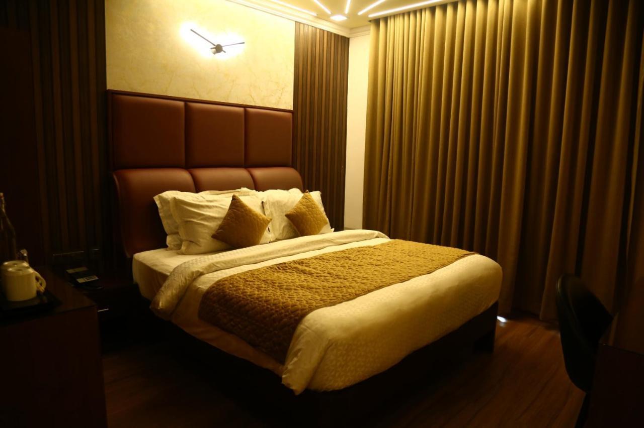 Resort Saj Earth & Convention Center , Kochi 5*