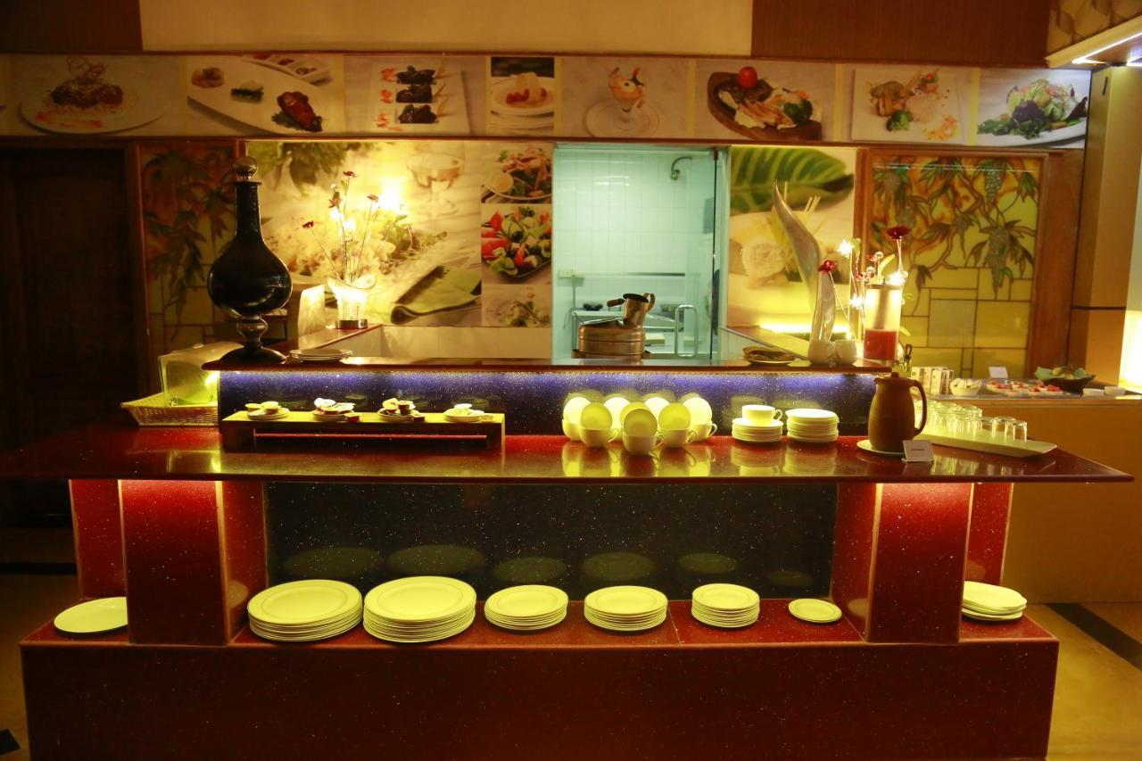 Saj Earth & Convention Center , Kochi 5*