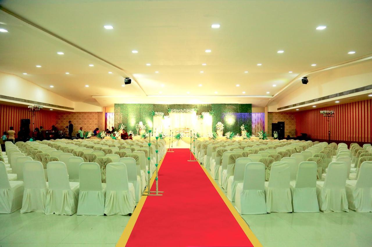 Resort Saj Earth & Convention Center , Kochi 5*